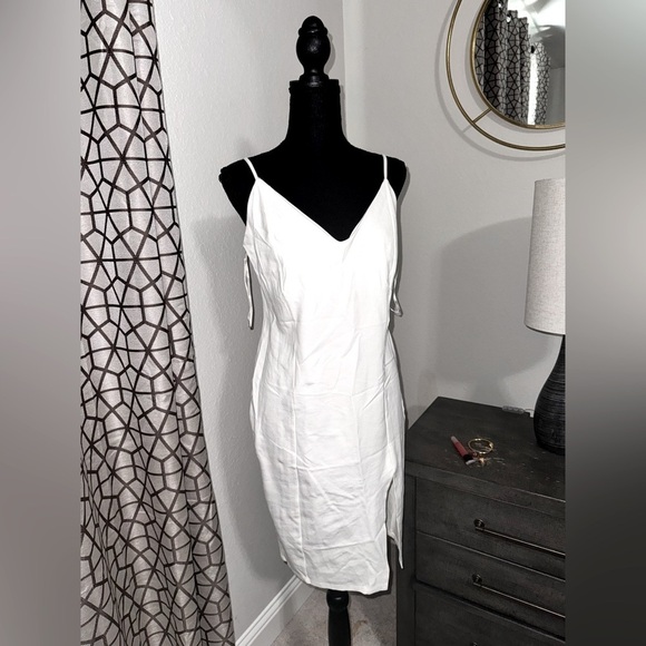 NWT Forever21 White Bodycon Dress - Picture 1 of 3